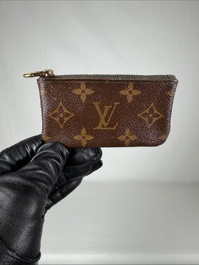 Authentic Louis Vuitton Monogram Key Cles